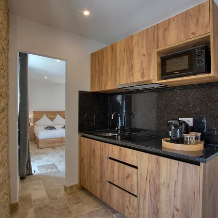 2 Pieces, Plein Centre, Air Conditionne, 