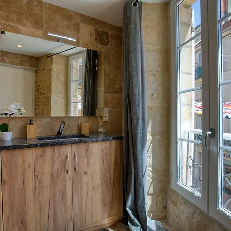 2 Pieces, Plein Centre, Air Conditionne, 