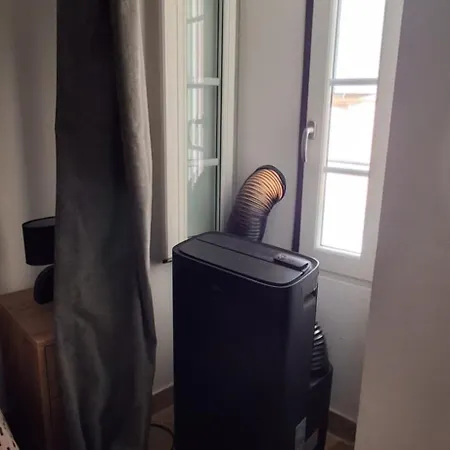 2 Pieces, Plein Centre, Air Conditionne, 